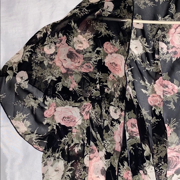 WOMEN’S CARDIGAN!!! ✨ - Picture 2 of 2